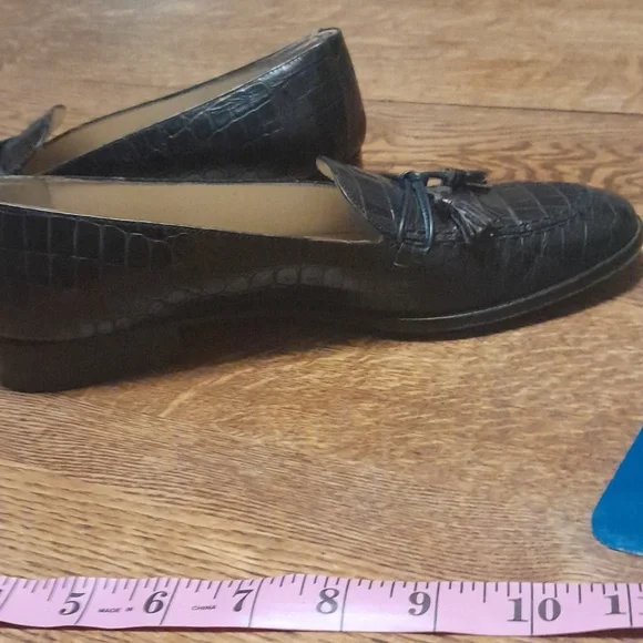 8.5 TALBOTS LEATHER TASSEL LOAFERS - Picture 7 of 10